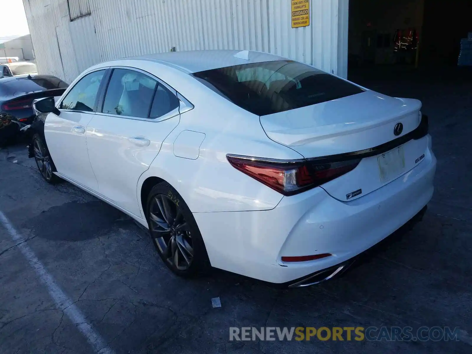 3 Photograph of a damaged car 58ABZ1B15KU031299 LEXUS ES350 2019