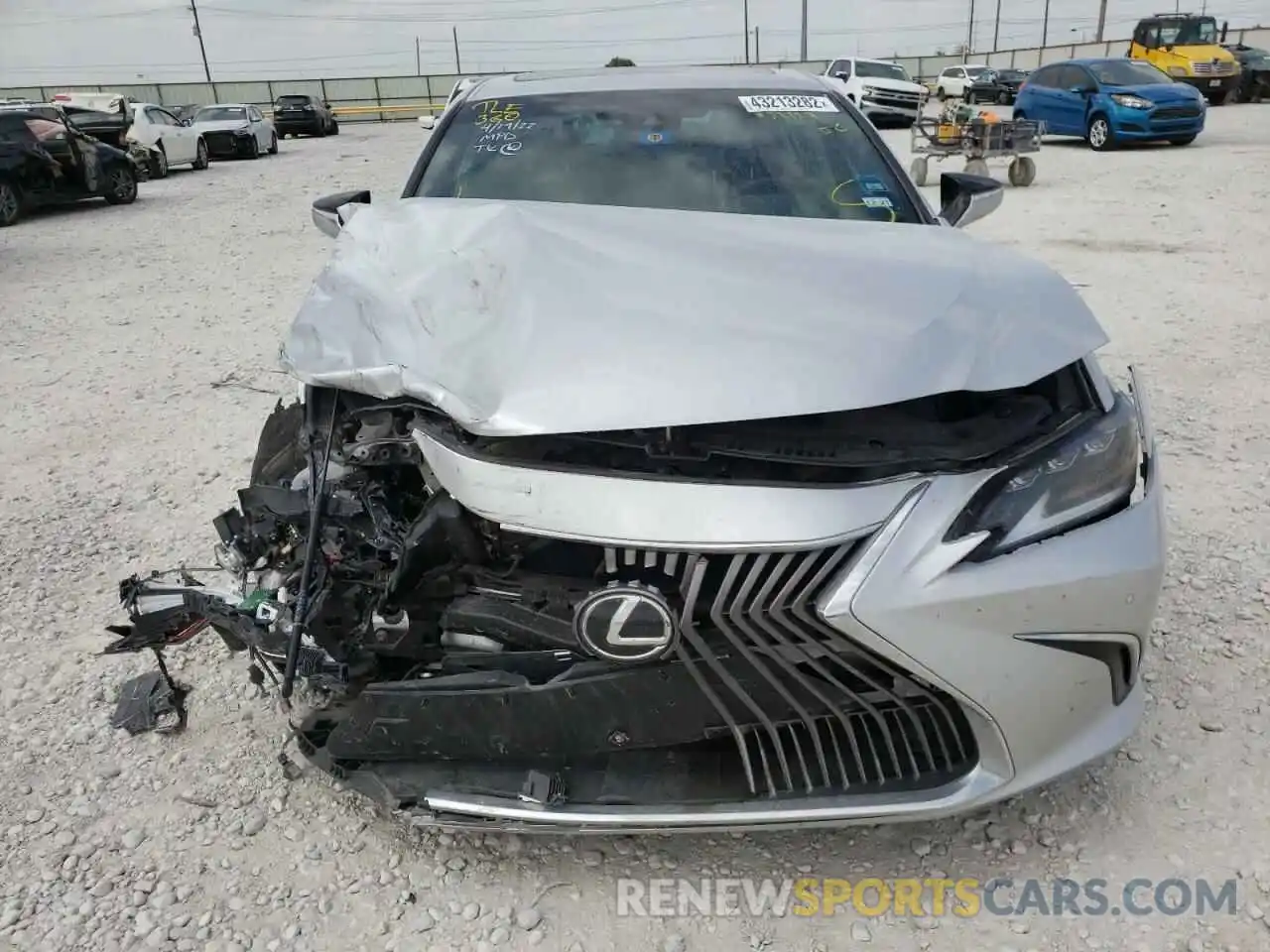 9 Photograph of a damaged car 58ABZ1B15KU036129 LEXUS ES350 2019