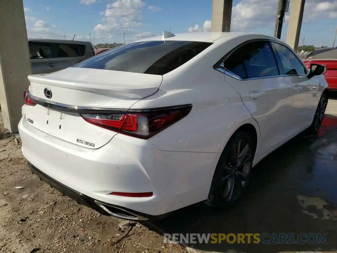 4 Photograph of a damaged car 58ABZ1B15KU040388 LEXUS ES350 2019