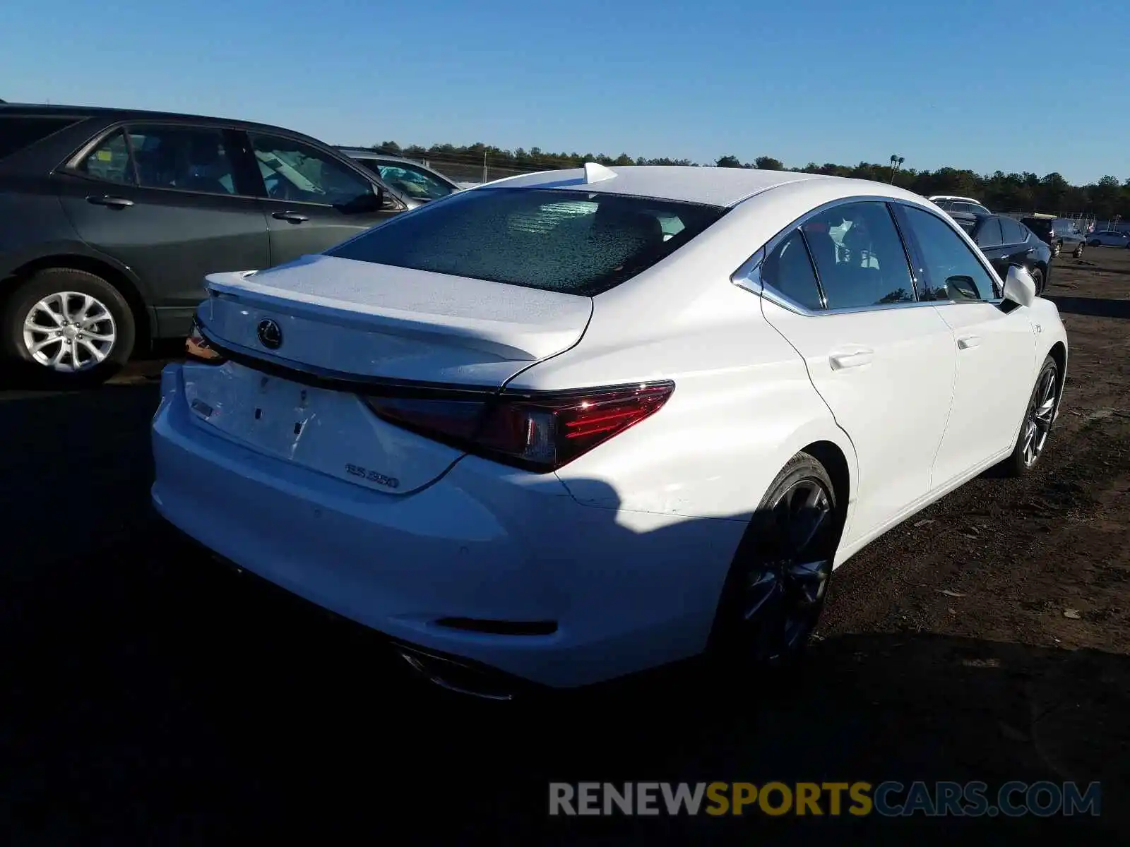 4 Photograph of a damaged car 58ABZ1B15KU041122 LEXUS ES350 2019