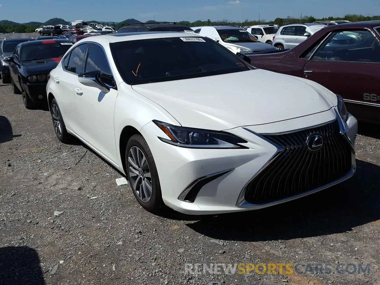 1 Photograph of a damaged car 58ABZ1B15KU045817 LEXUS ES350 2019