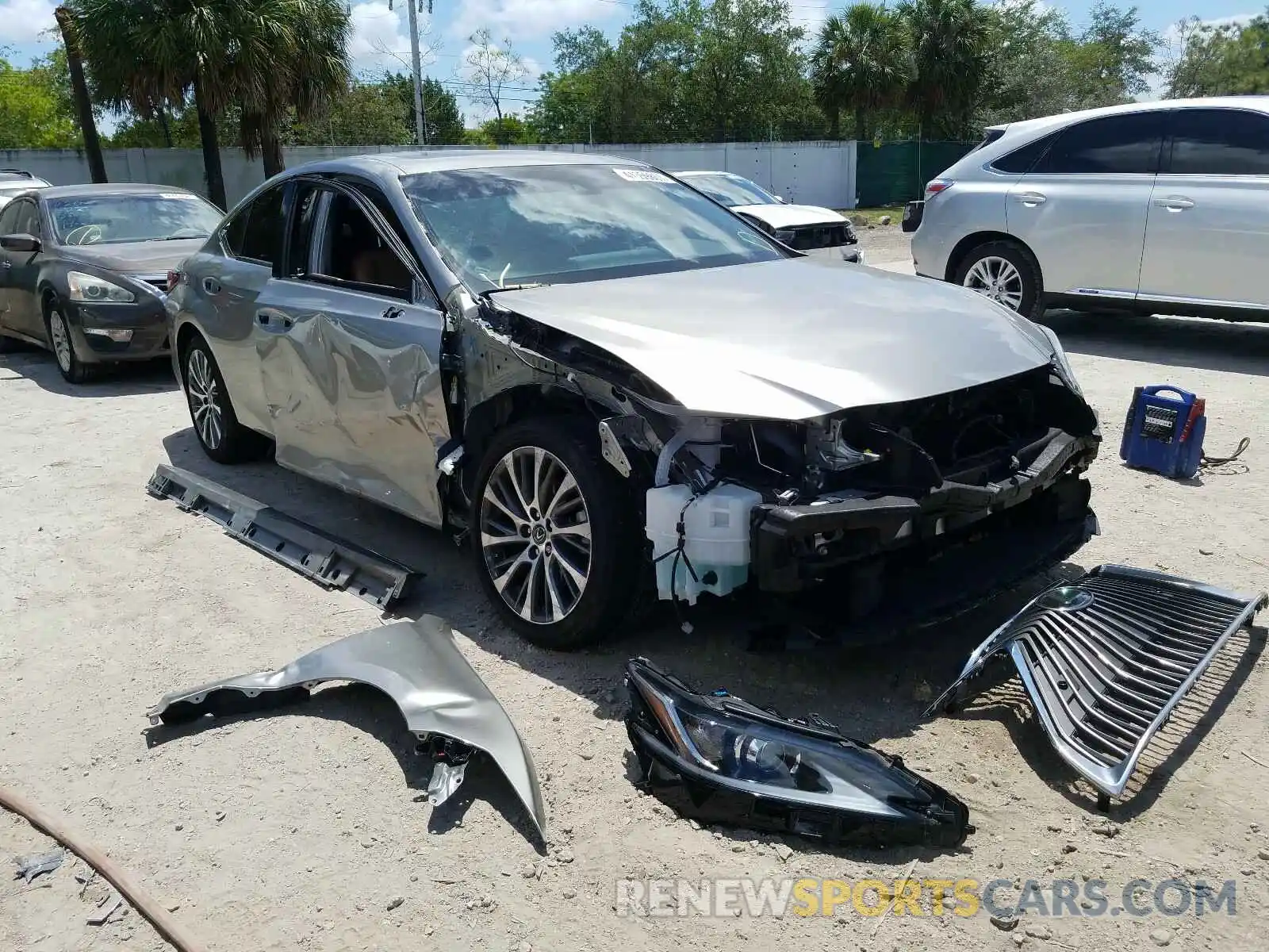 1 Photograph of a damaged car 58ABZ1B15KU048622 LEXUS ES350 2019