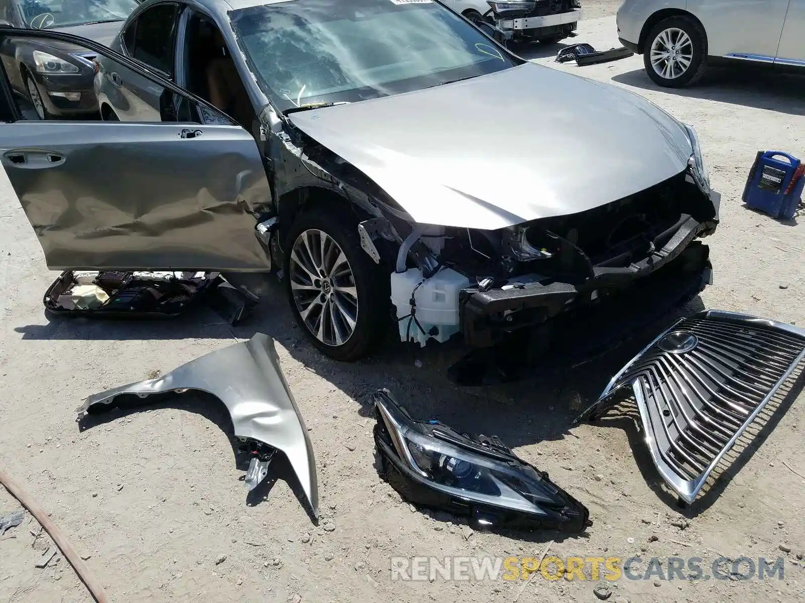 9 Photograph of a damaged car 58ABZ1B15KU048622 LEXUS ES350 2019