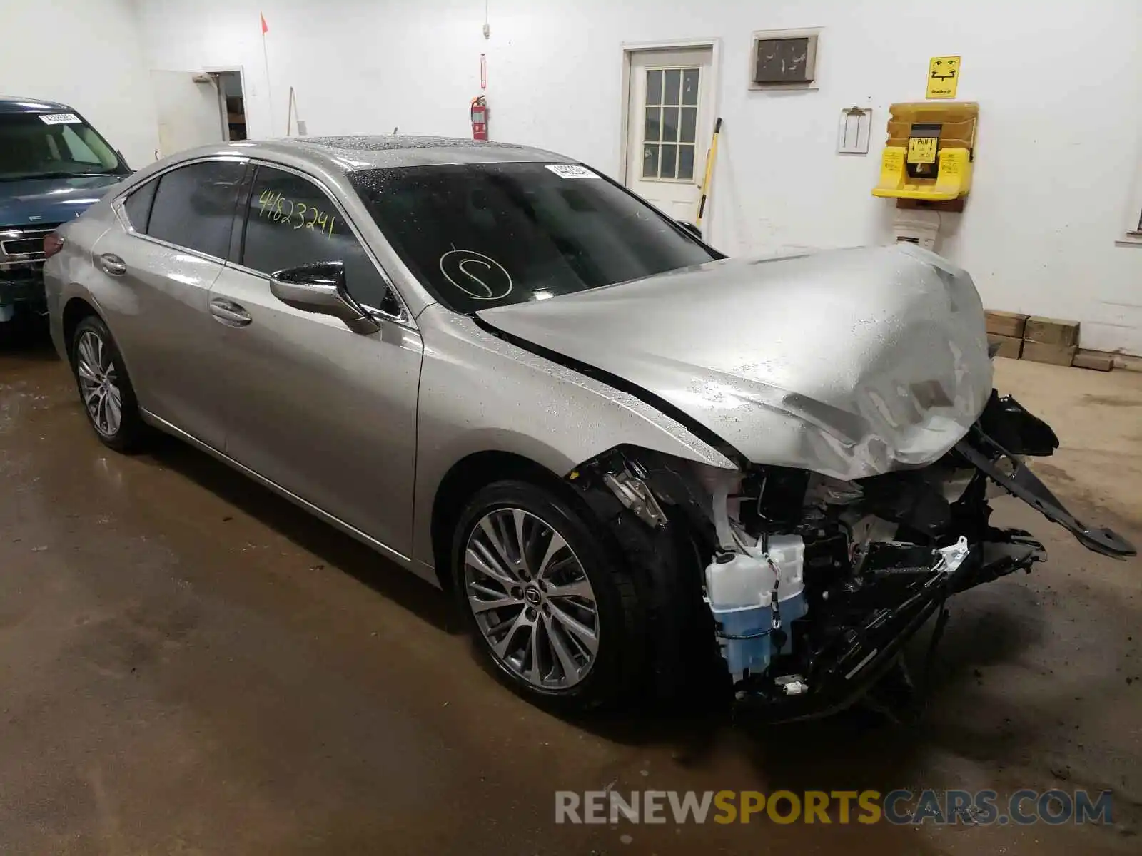 1 Photograph of a damaged car 58ABZ1B15KU050046 LEXUS ES350 2019