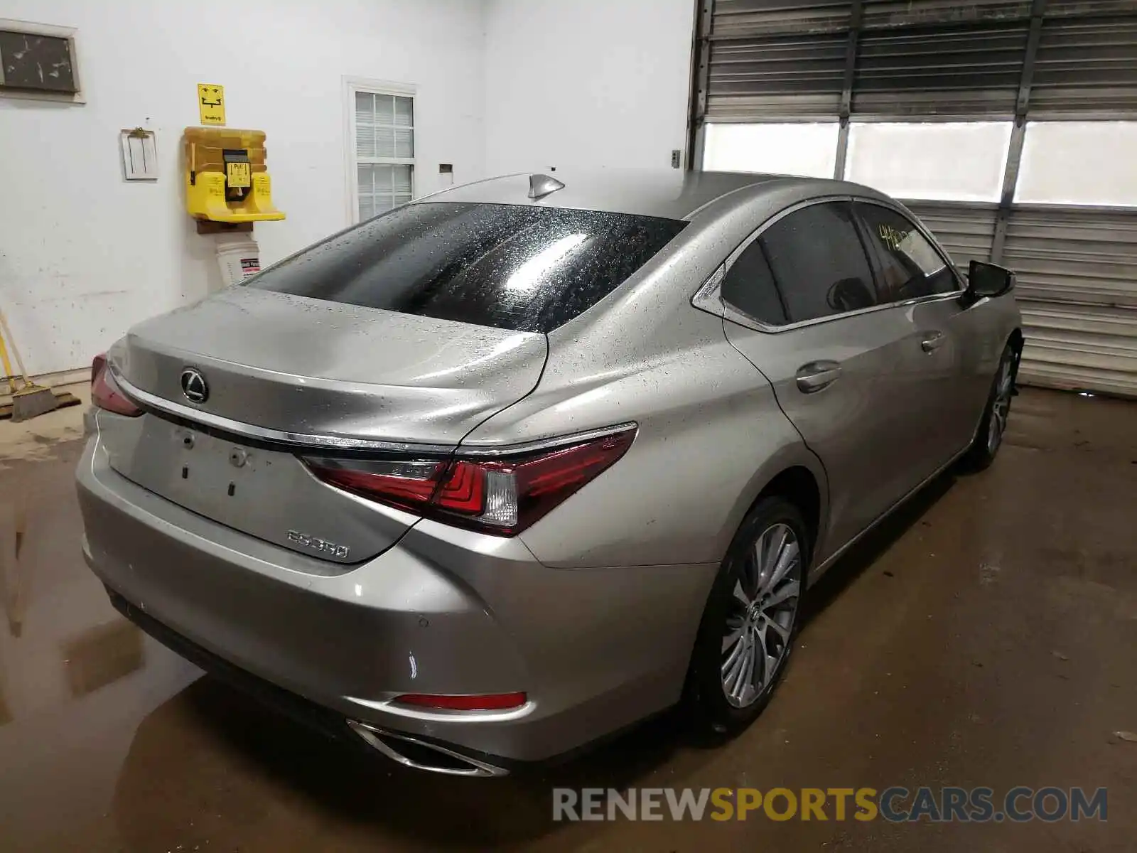 4 Photograph of a damaged car 58ABZ1B15KU050046 LEXUS ES350 2019