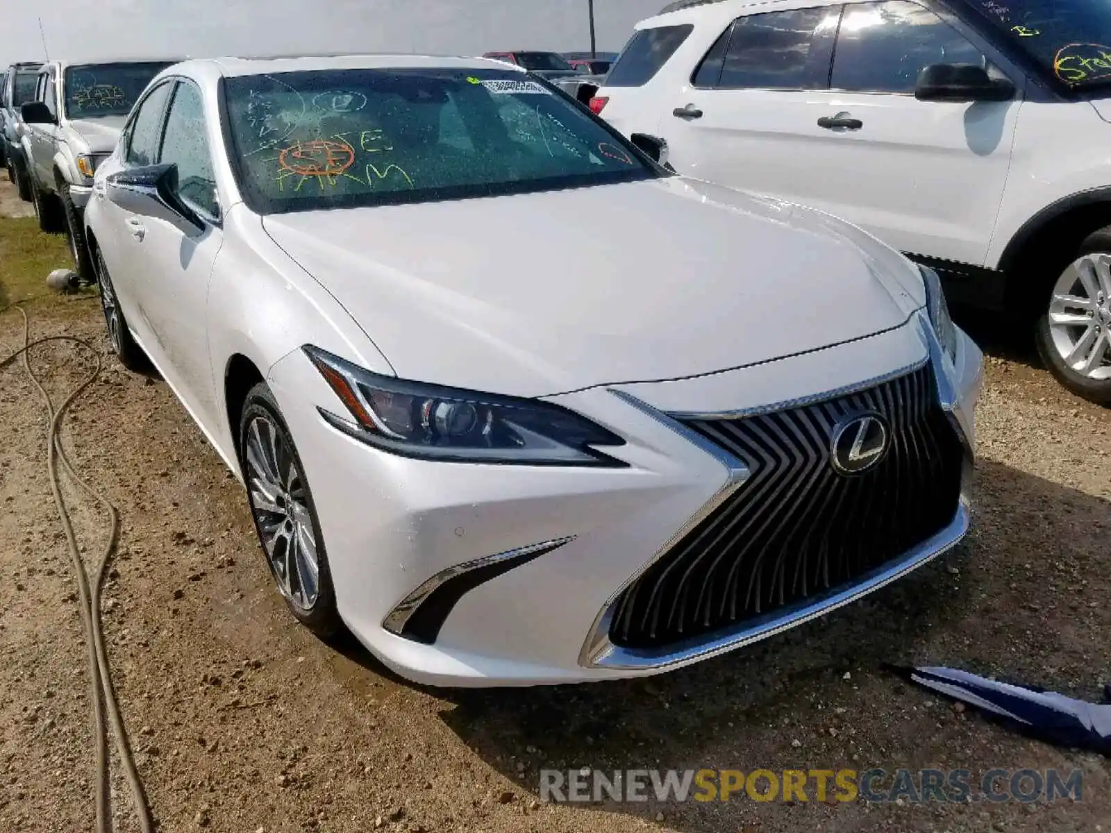 1 Photograph of a damaged car 58ABZ1B16KU004208 LEXUS ES350 2019