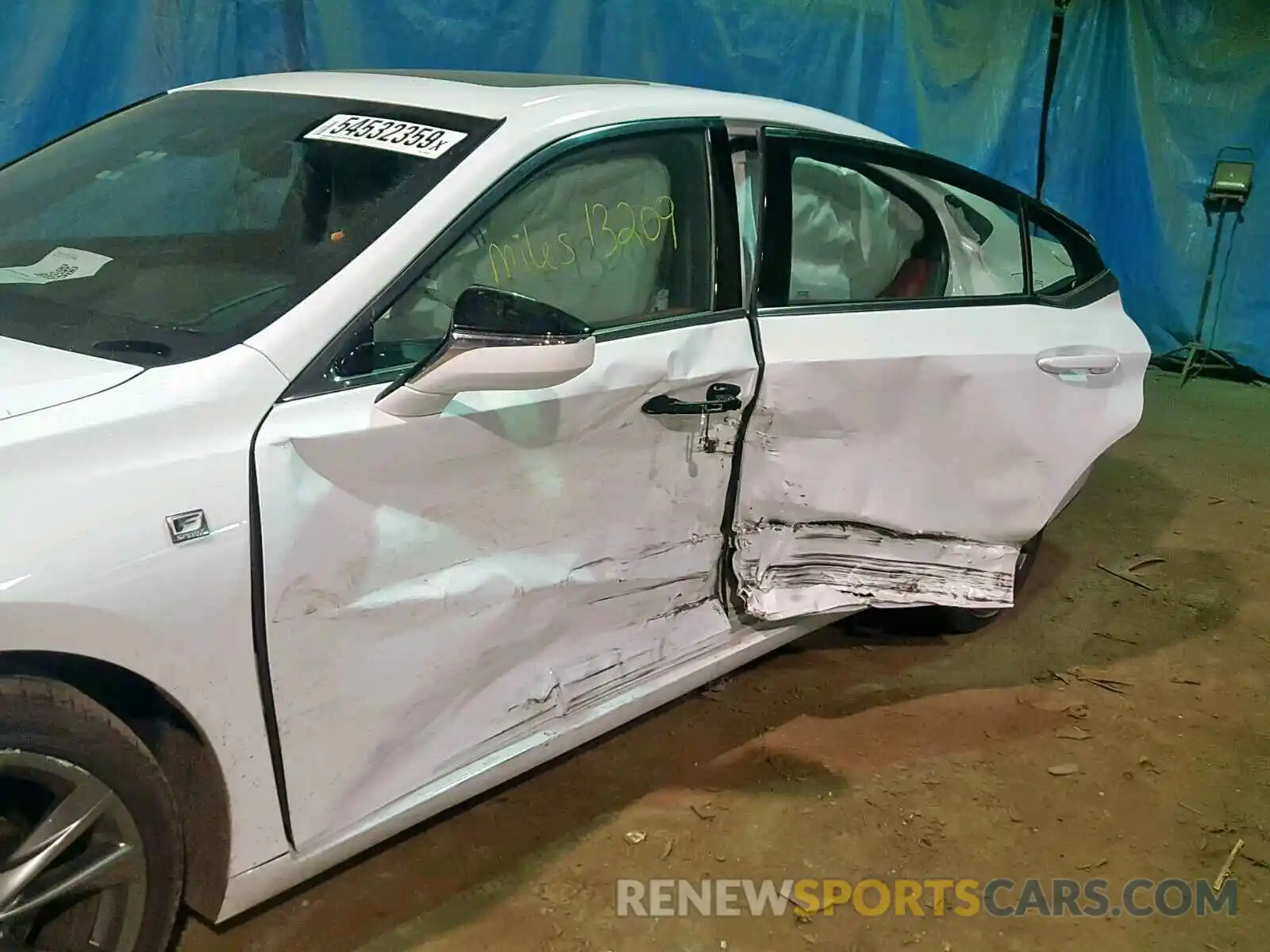 10 Photograph of a damaged car 58ABZ1B16KU004578 LEXUS ES350 2019