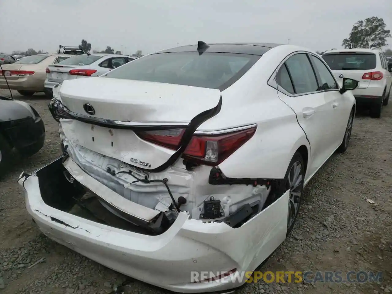 4 Photograph of a damaged car 58ABZ1B16KU005911 LEXUS ES350 2019