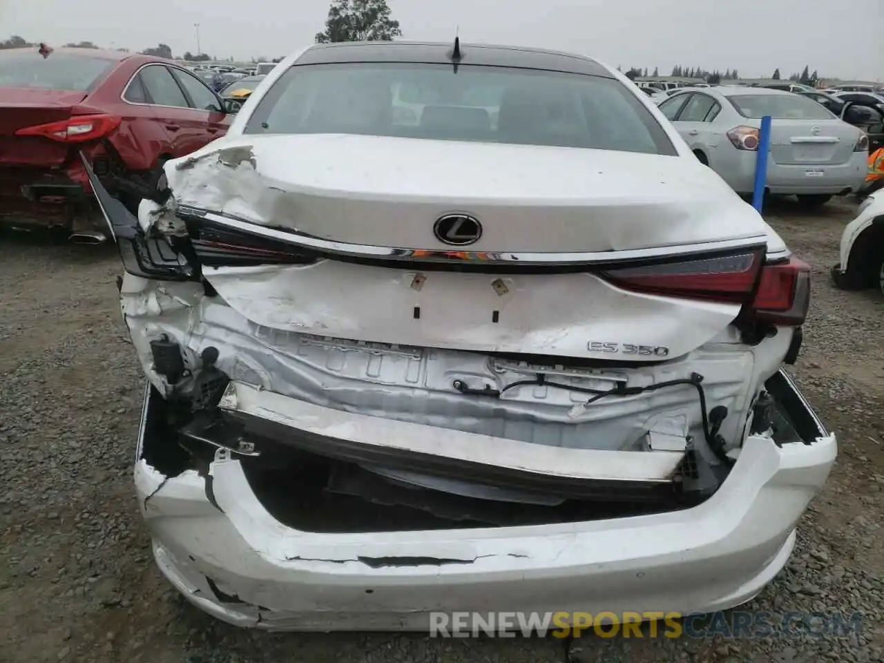 9 Photograph of a damaged car 58ABZ1B16KU005911 LEXUS ES350 2019