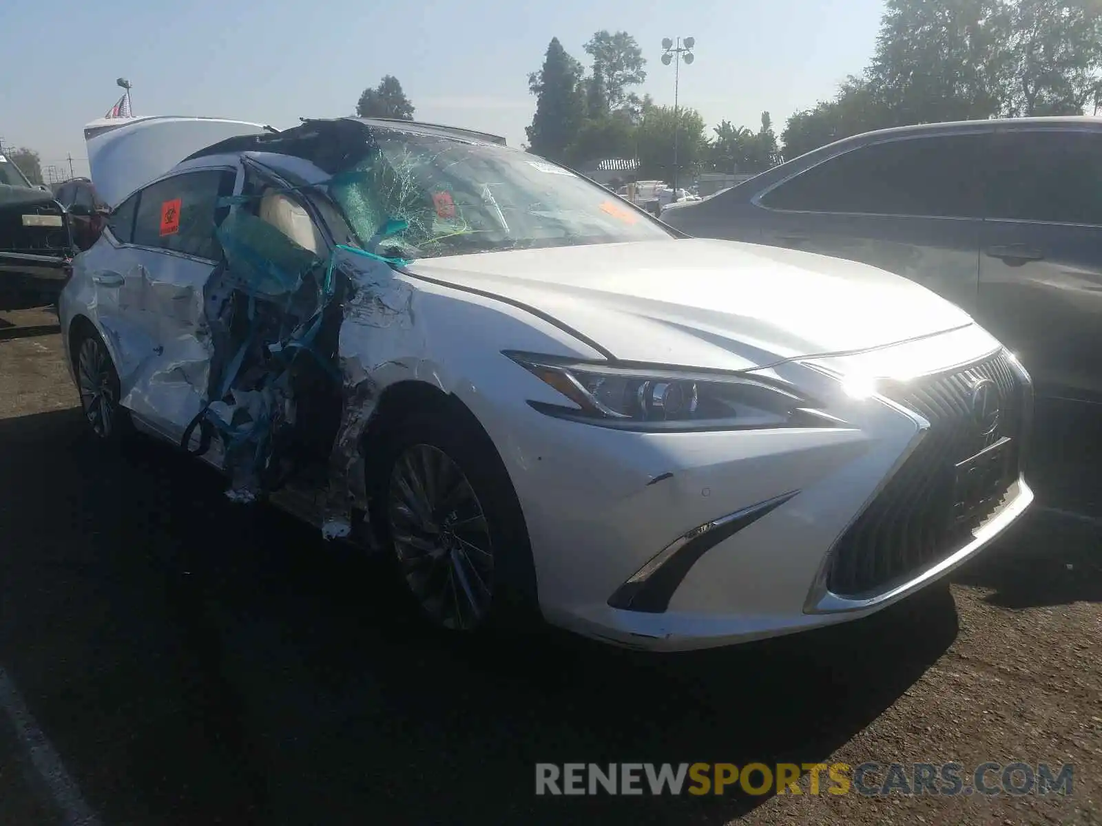 1 Photograph of a damaged car 58ABZ1B16KU008257 LEXUS ES350 2019