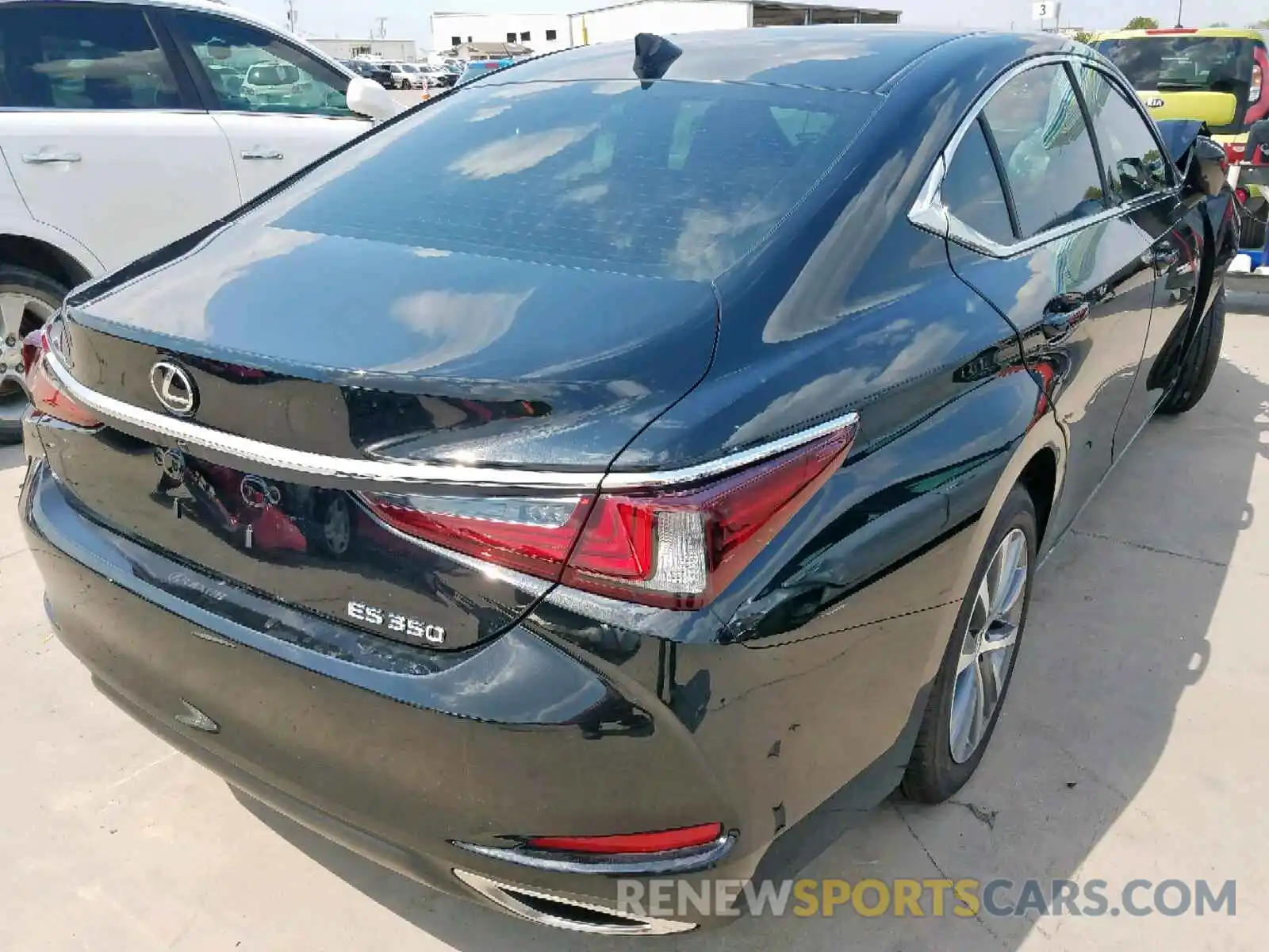 4 Photograph of a damaged car 58ABZ1B16KU013880 LEXUS ES350 2019