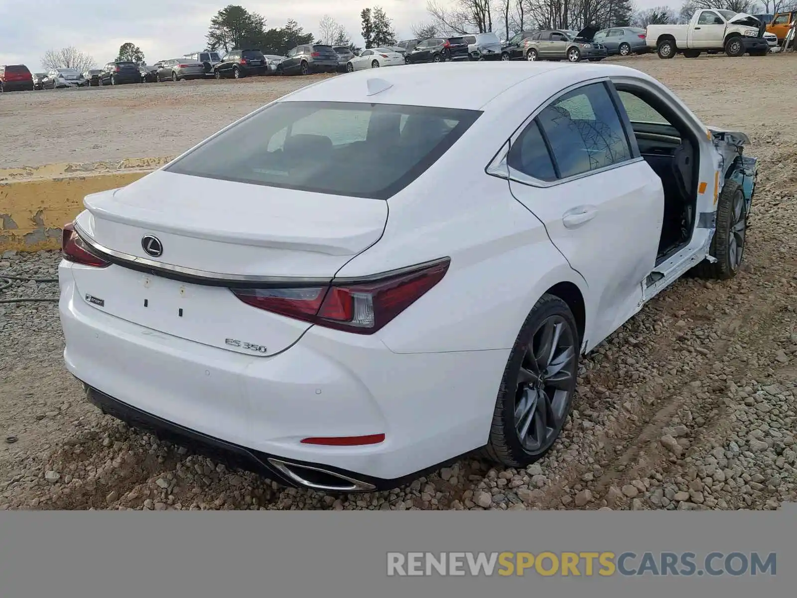 4 Photograph of a damaged car 58ABZ1B16KU016715 LEXUS ES350 2019