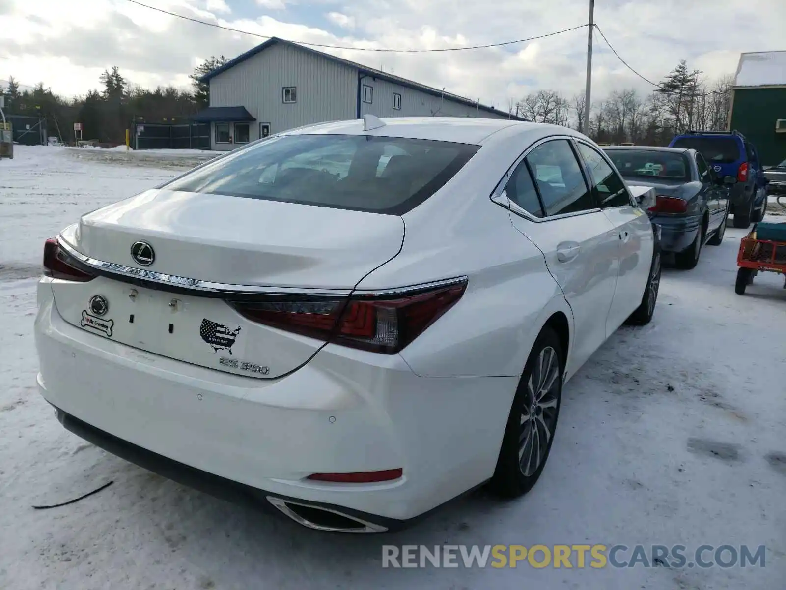 4 Photograph of a damaged car 58ABZ1B16KU019081 LEXUS ES350 2019