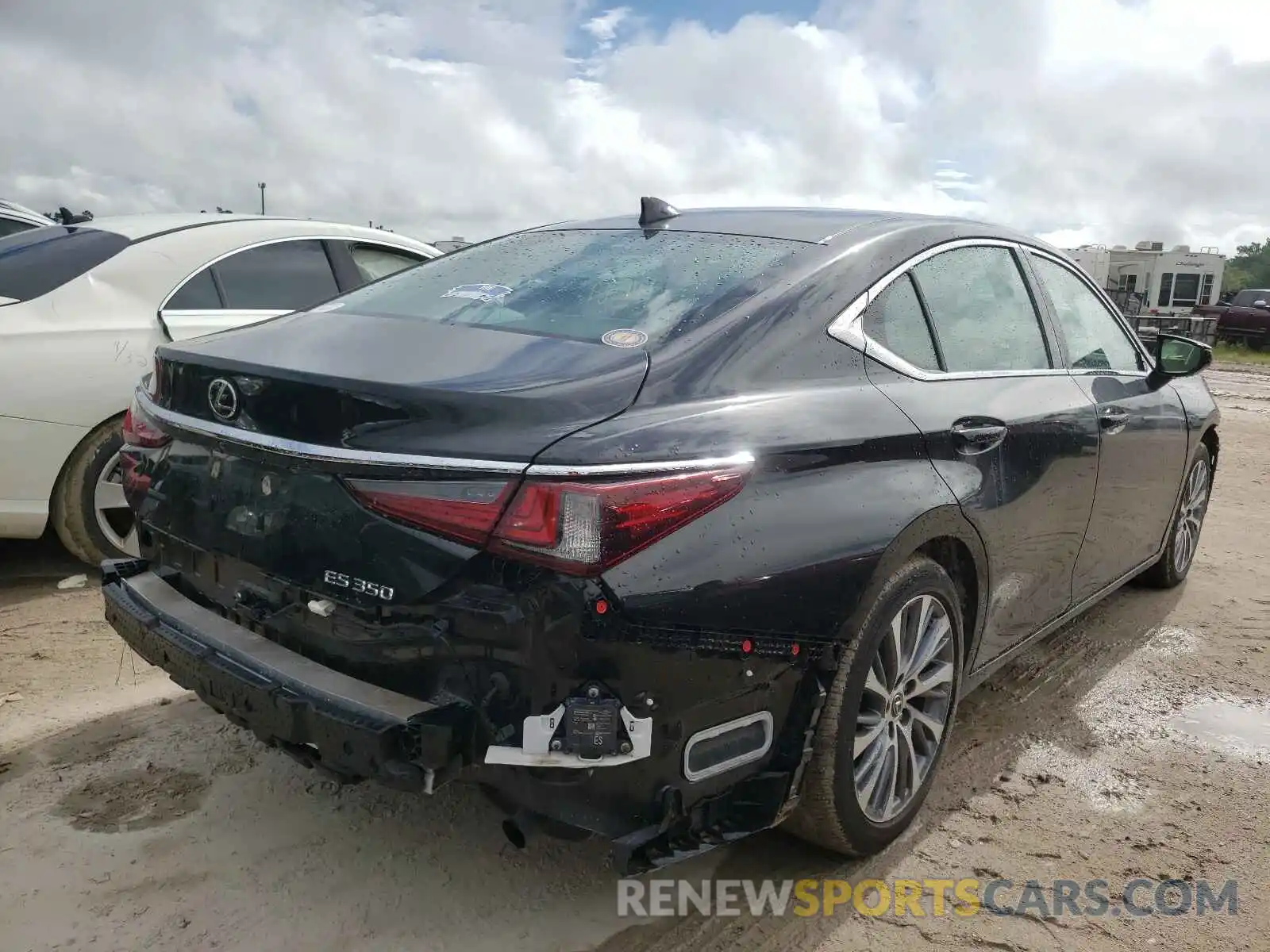 4 Photograph of a damaged car 58ABZ1B16KU020134 LEXUS ES350 2019