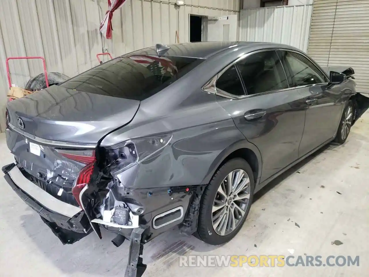 4 Photograph of a damaged car 58ABZ1B16KU021705 LEXUS ES350 2019