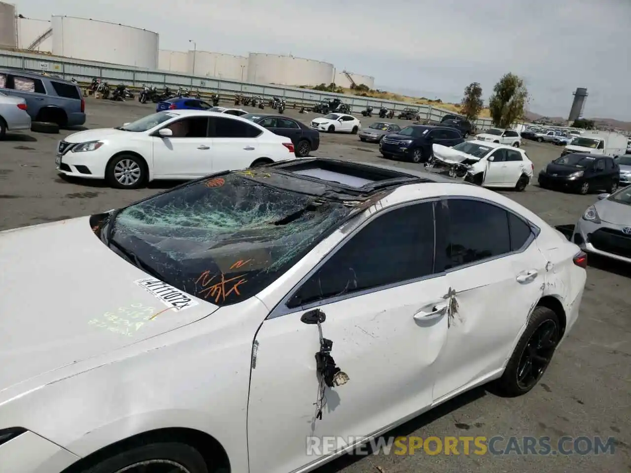 9 Photograph of a damaged car 58ABZ1B16KU022319 LEXUS ES350 2019