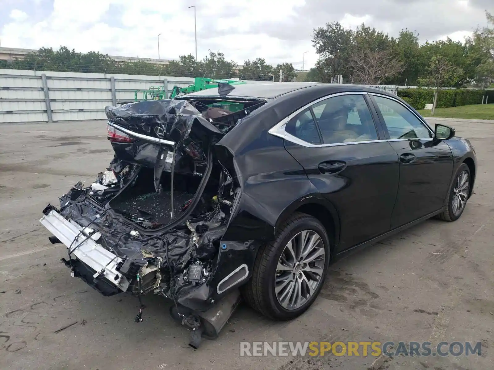 4 Photograph of a damaged car 58ABZ1B16KU022594 LEXUS ES350 2019