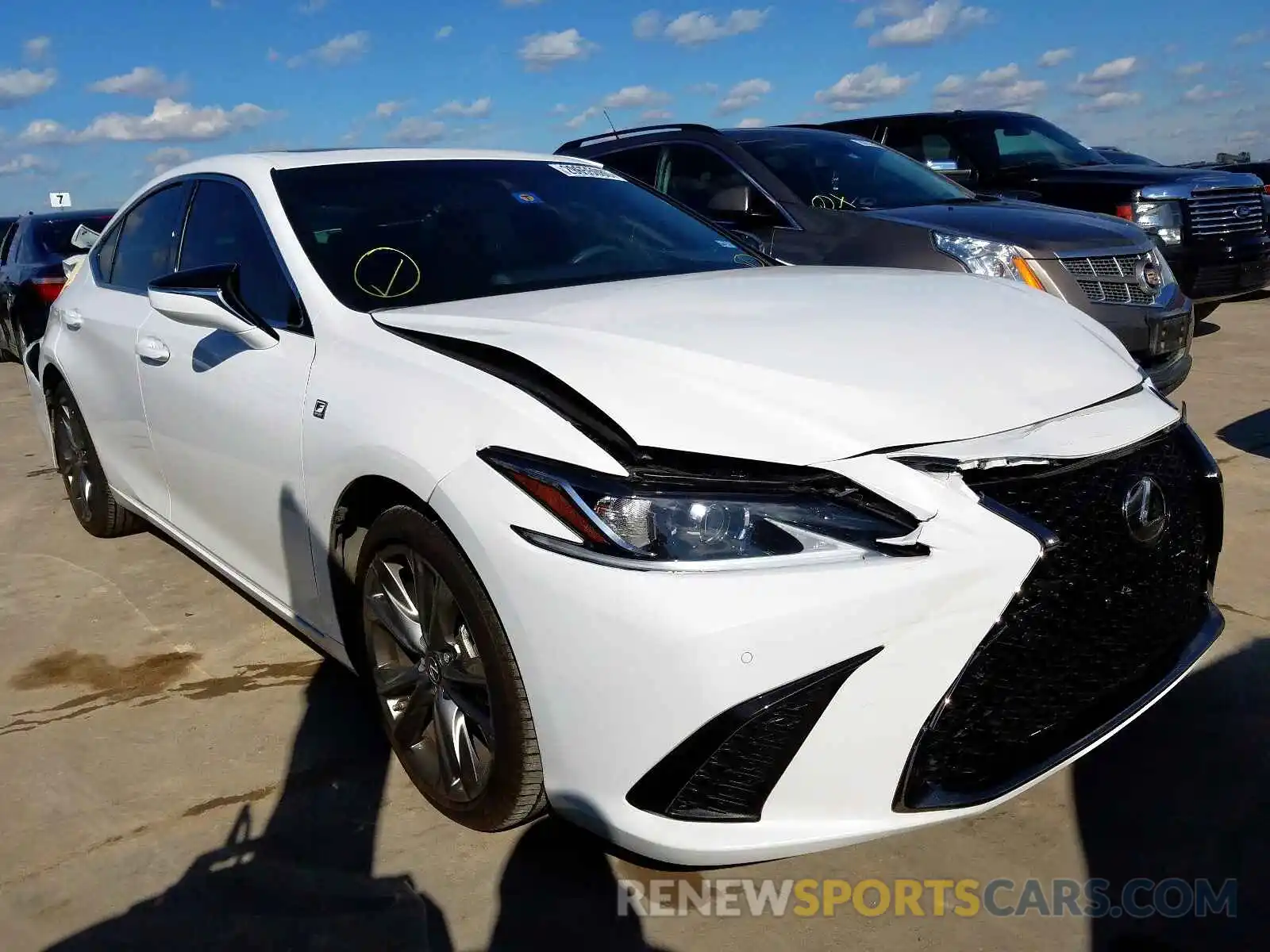 1 Photograph of a damaged car 58ABZ1B16KU024989 LEXUS ES350 2019