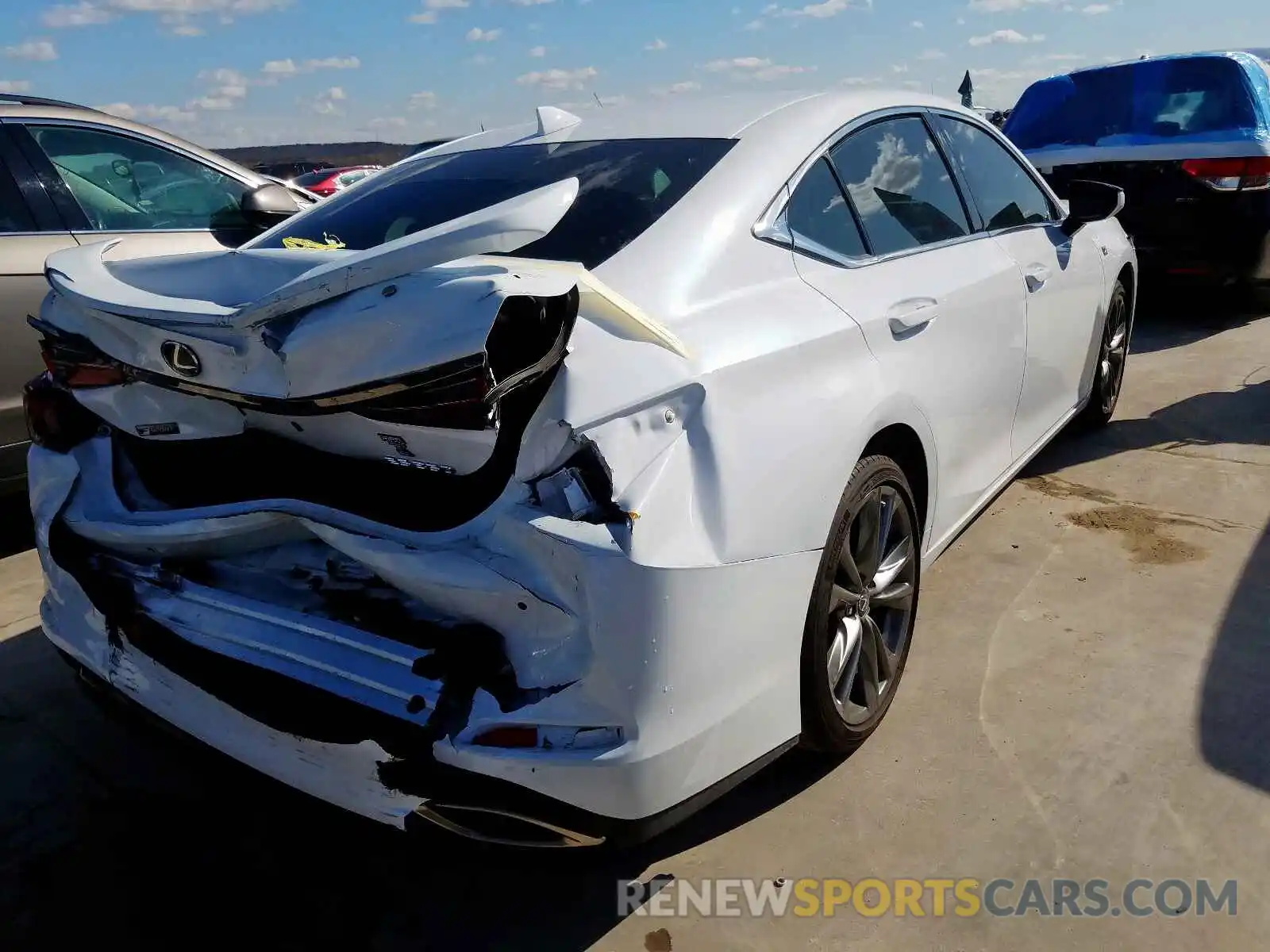 4 Photograph of a damaged car 58ABZ1B16KU024989 LEXUS ES350 2019