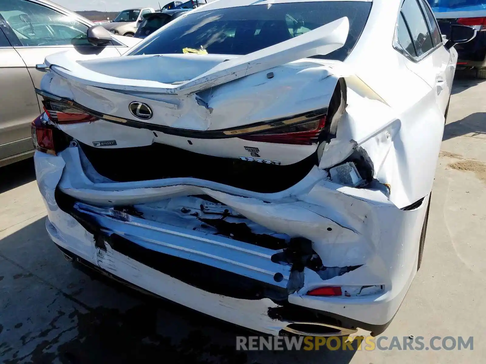 9 Photograph of a damaged car 58ABZ1B16KU024989 LEXUS ES350 2019