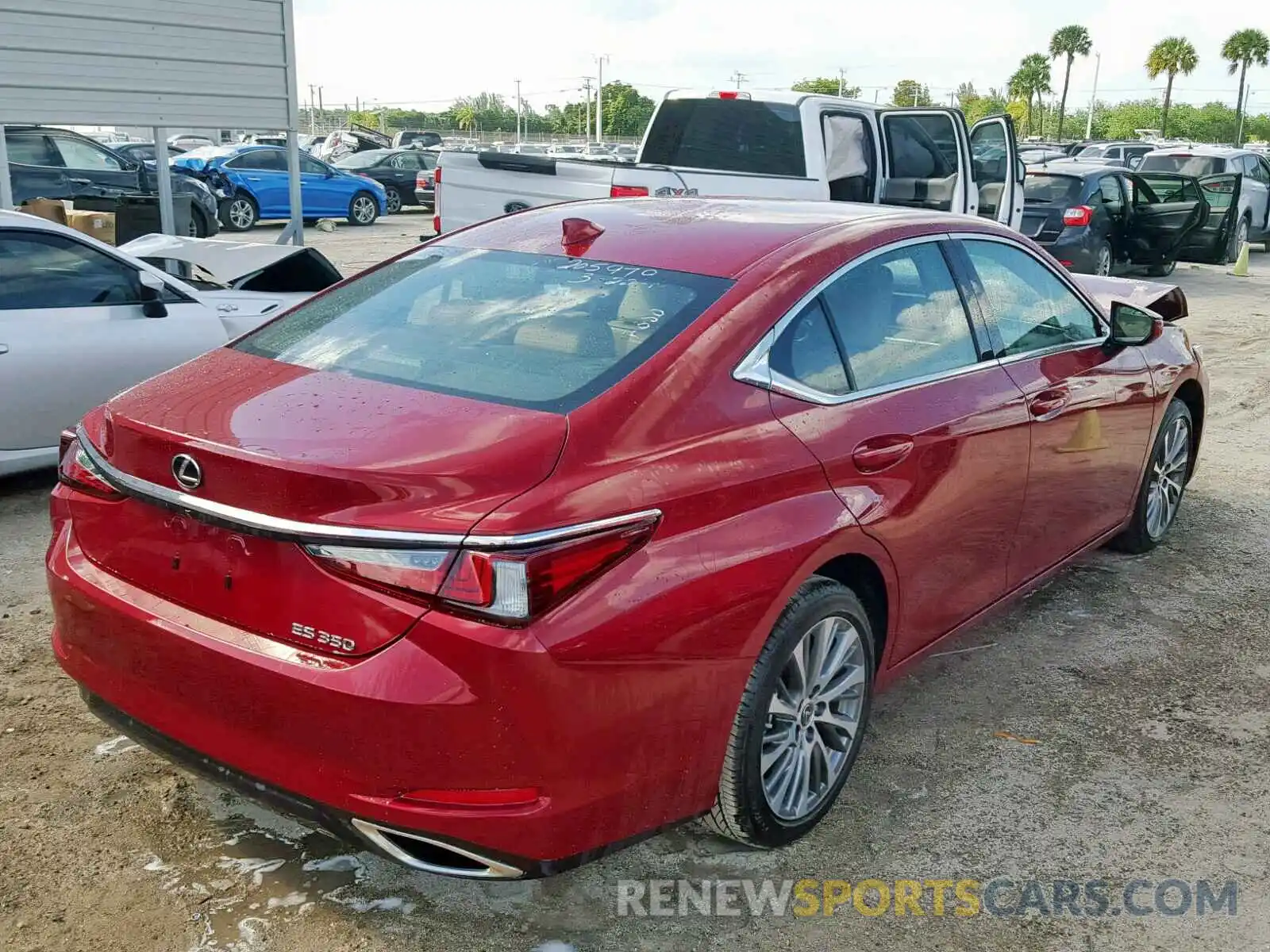 4 Photograph of a damaged car 58ABZ1B16KU028198 LEXUS ES350 2019