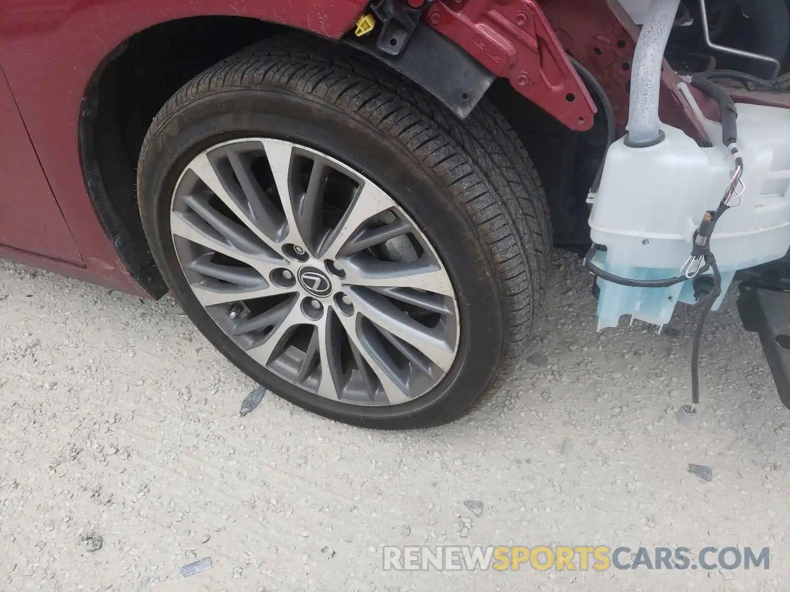 9 Photograph of a damaged car 58ABZ1B16KU028511 LEXUS ES350 2019