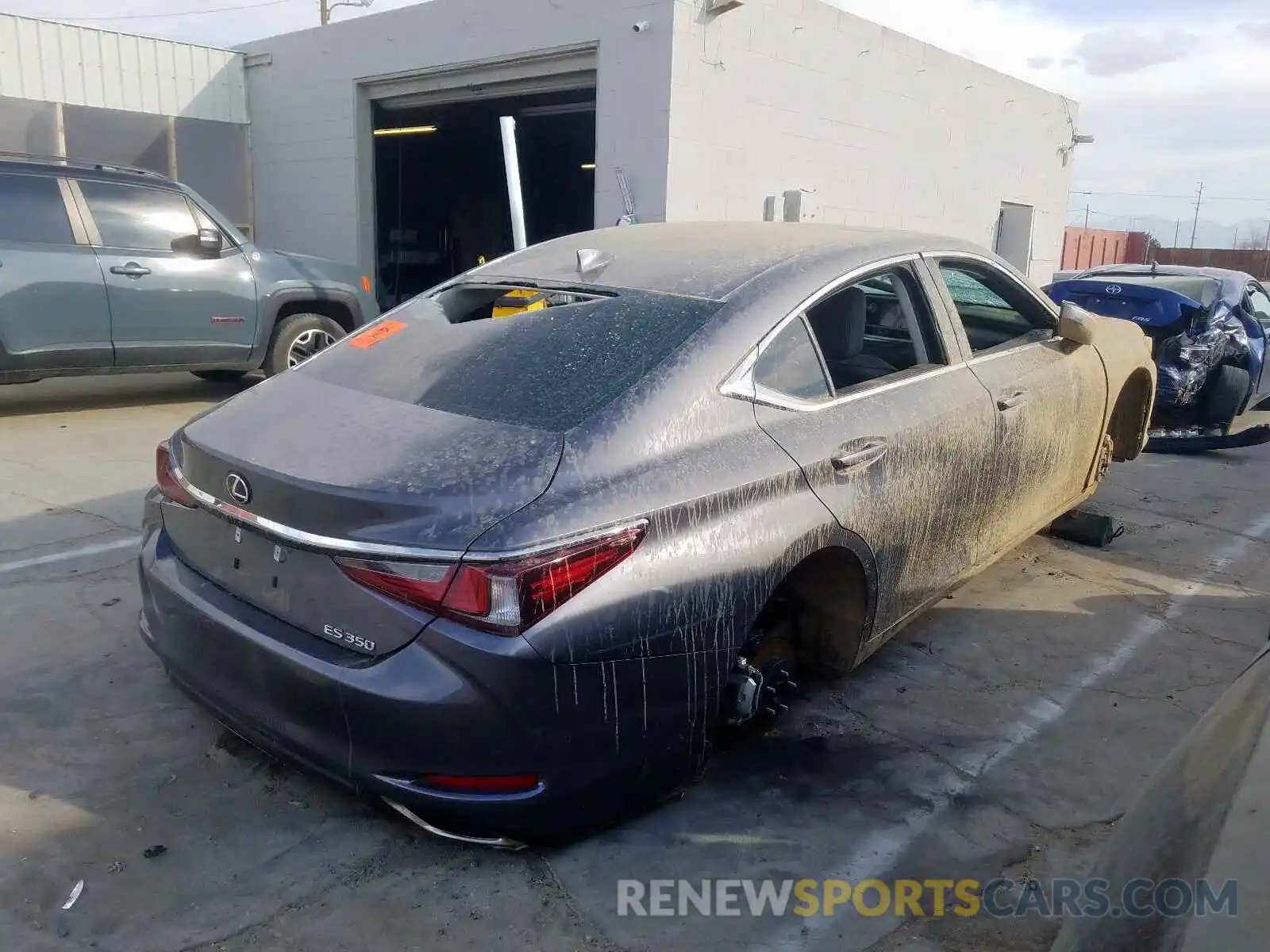 4 Photograph of a damaged car 58ABZ1B16KU029562 LEXUS ES350 2019