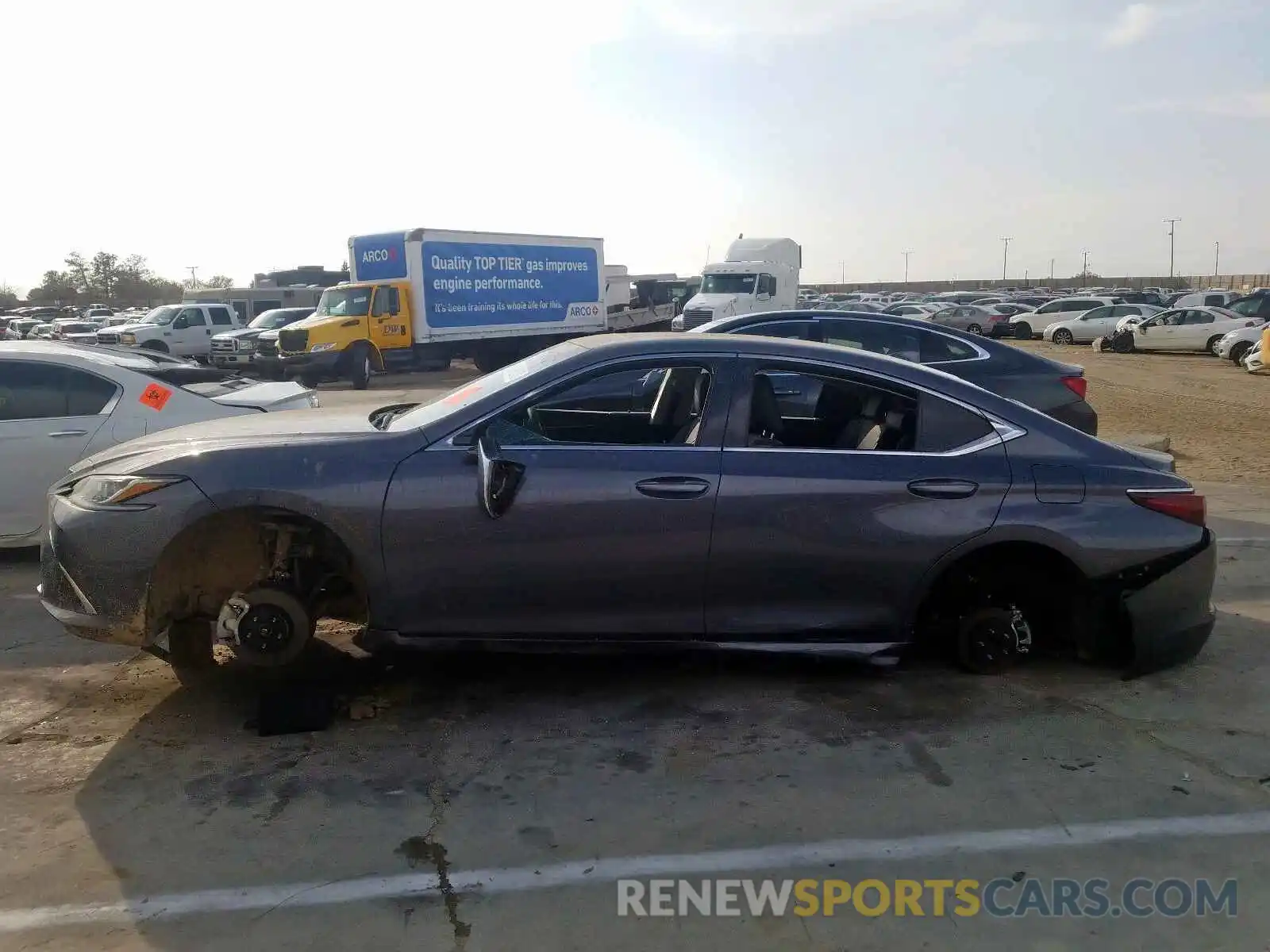 9 Photograph of a damaged car 58ABZ1B16KU029562 LEXUS ES350 2019