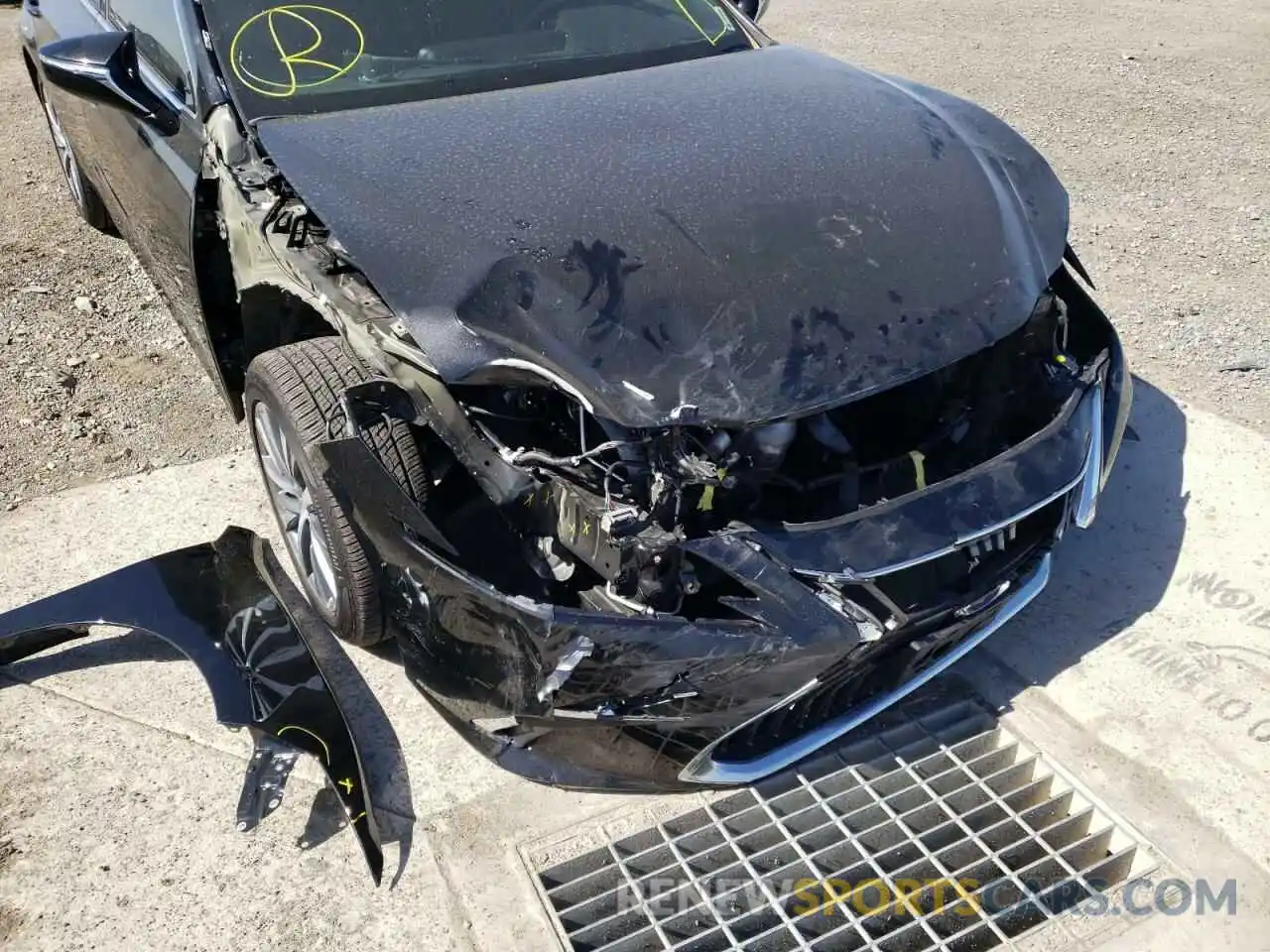 9 Photograph of a damaged car 58ABZ1B16KU030629 LEXUS ES350 2019