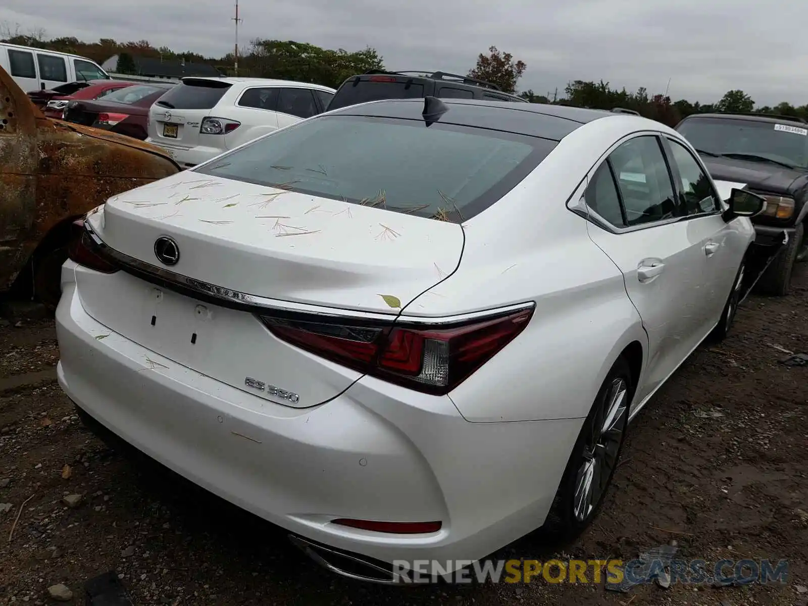 4 Photograph of a damaged car 58ABZ1B16KU031764 LEXUS ES350 2019