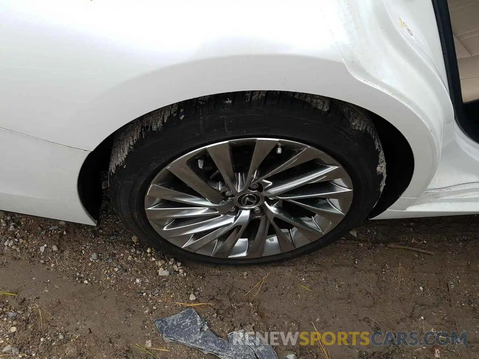 9 Photograph of a damaged car 58ABZ1B16KU031764 LEXUS ES350 2019