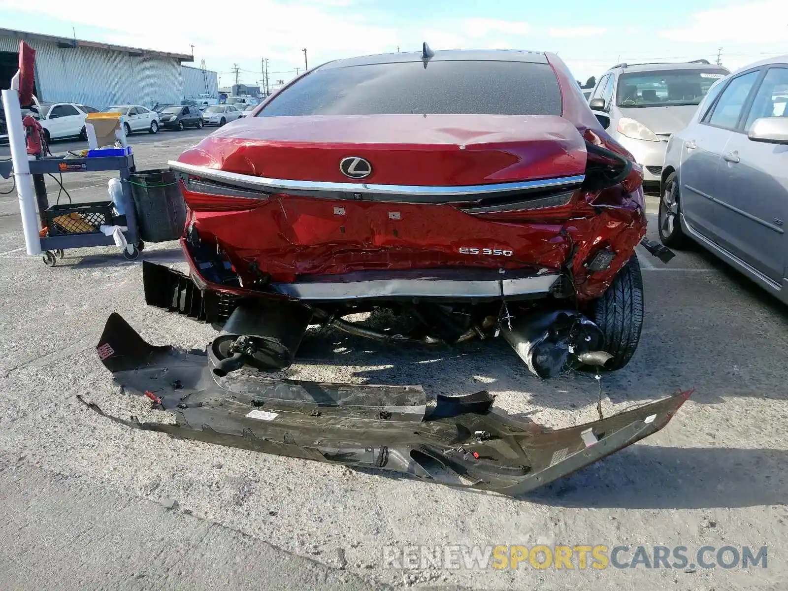 9 Photograph of a damaged car 58ABZ1B16KU031893 LEXUS ES350 2019