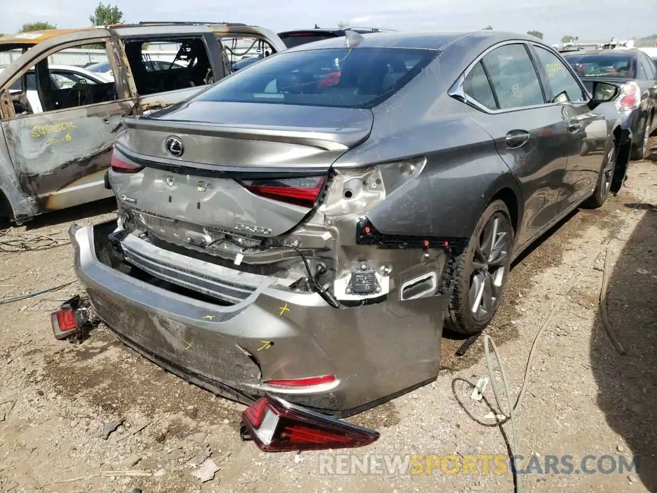 4 Фотография поврежденного автомобиля 58ABZ1B16KU033093 LEXUS ES350 2019