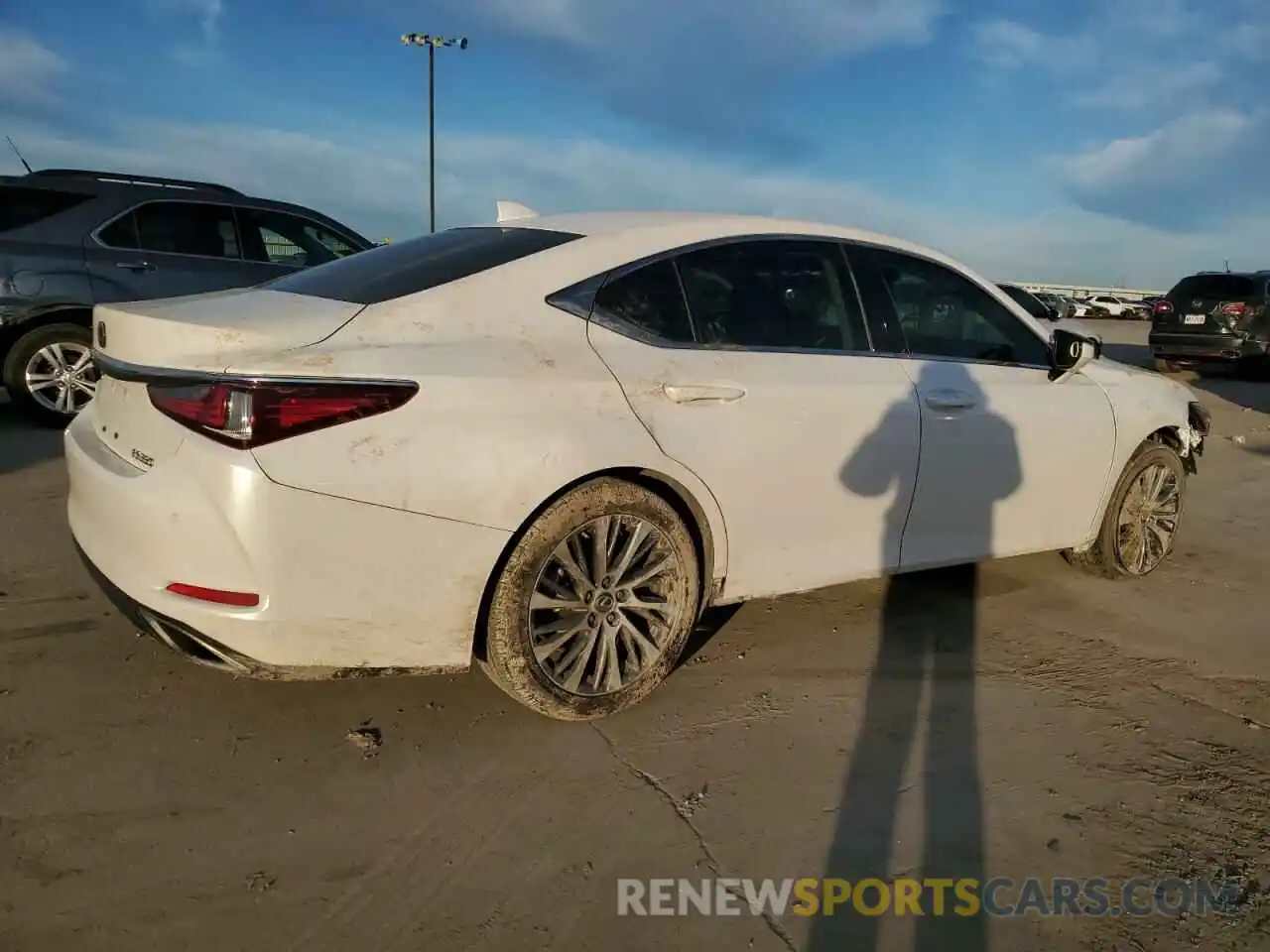 3 Photograph of a damaged car 58ABZ1B16KU039928 LEXUS ES350 2019