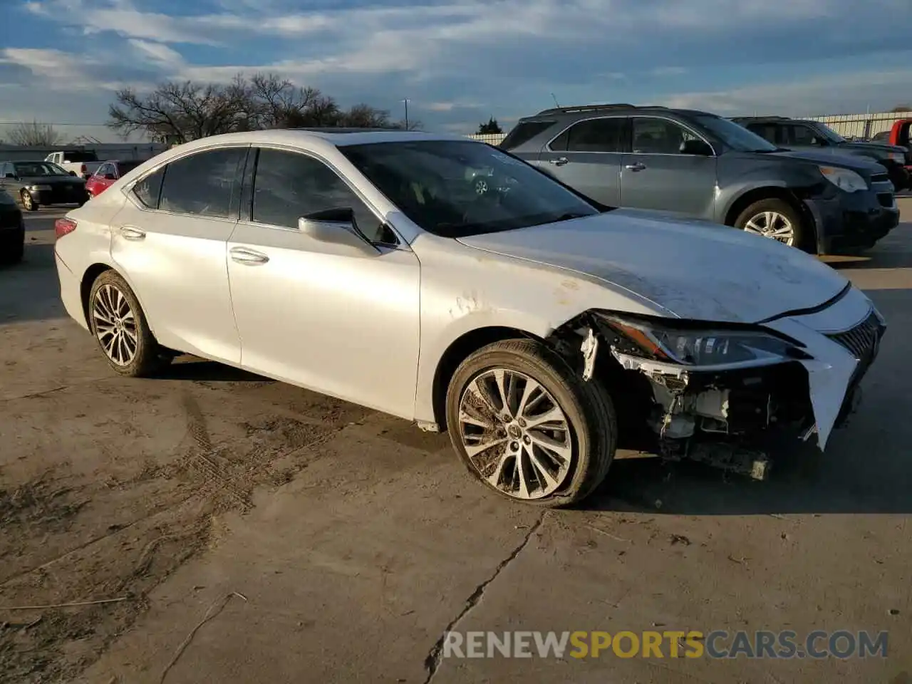 4 Photograph of a damaged car 58ABZ1B16KU039928 LEXUS ES350 2019