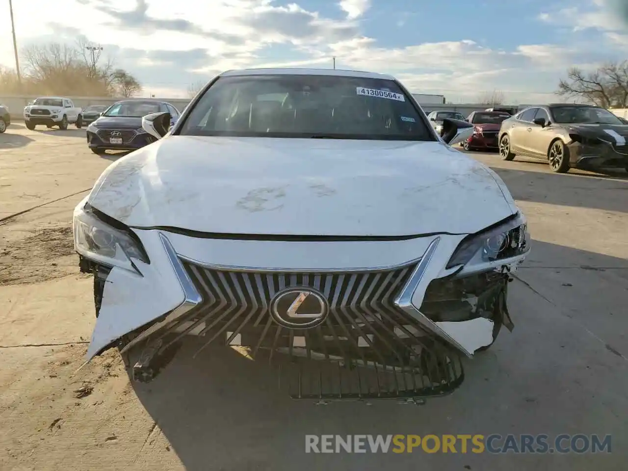 5 Photograph of a damaged car 58ABZ1B16KU039928 LEXUS ES350 2019