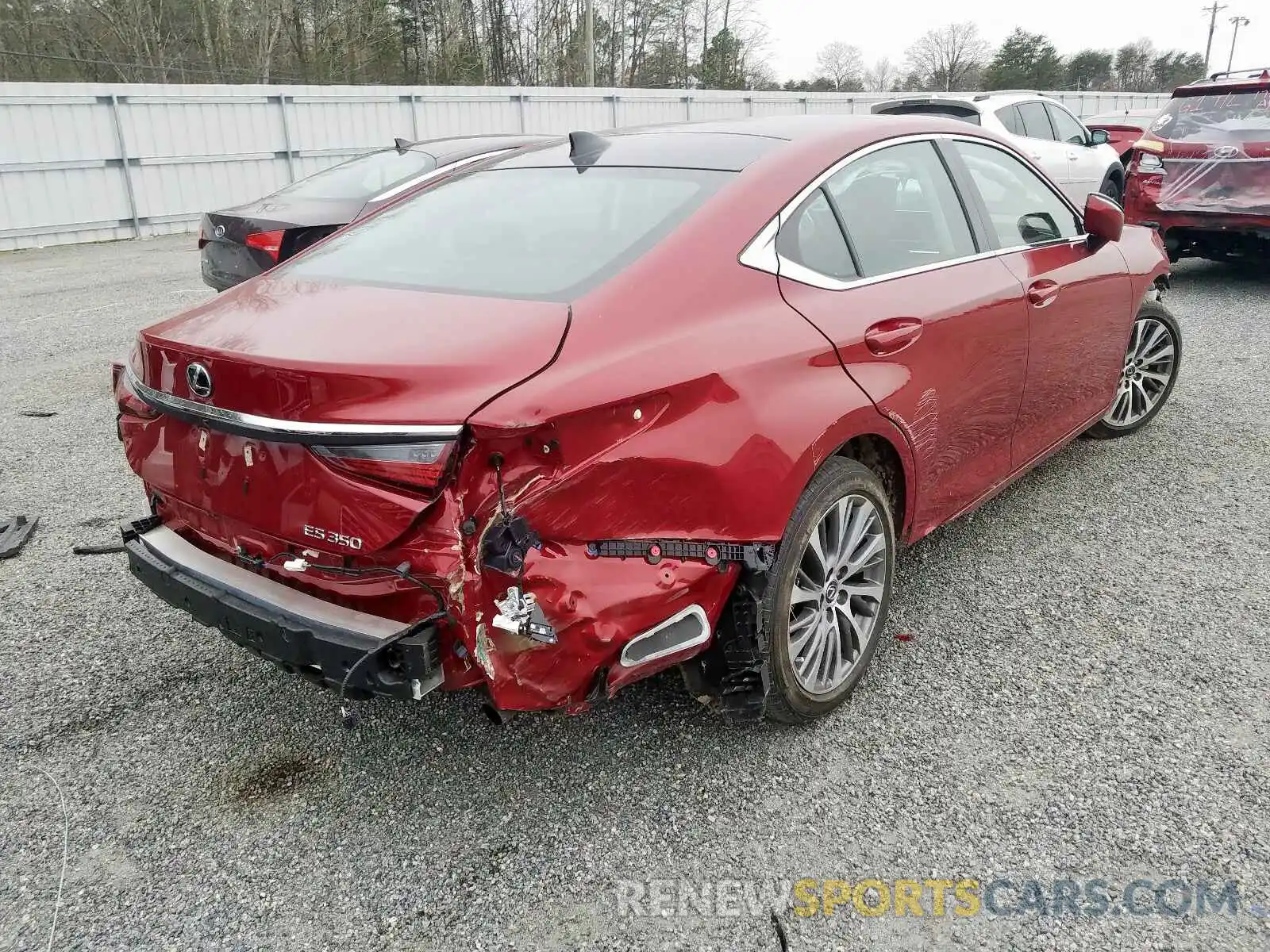 4 Photograph of a damaged car 58ABZ1B16KU040044 LEXUS ES350 2019