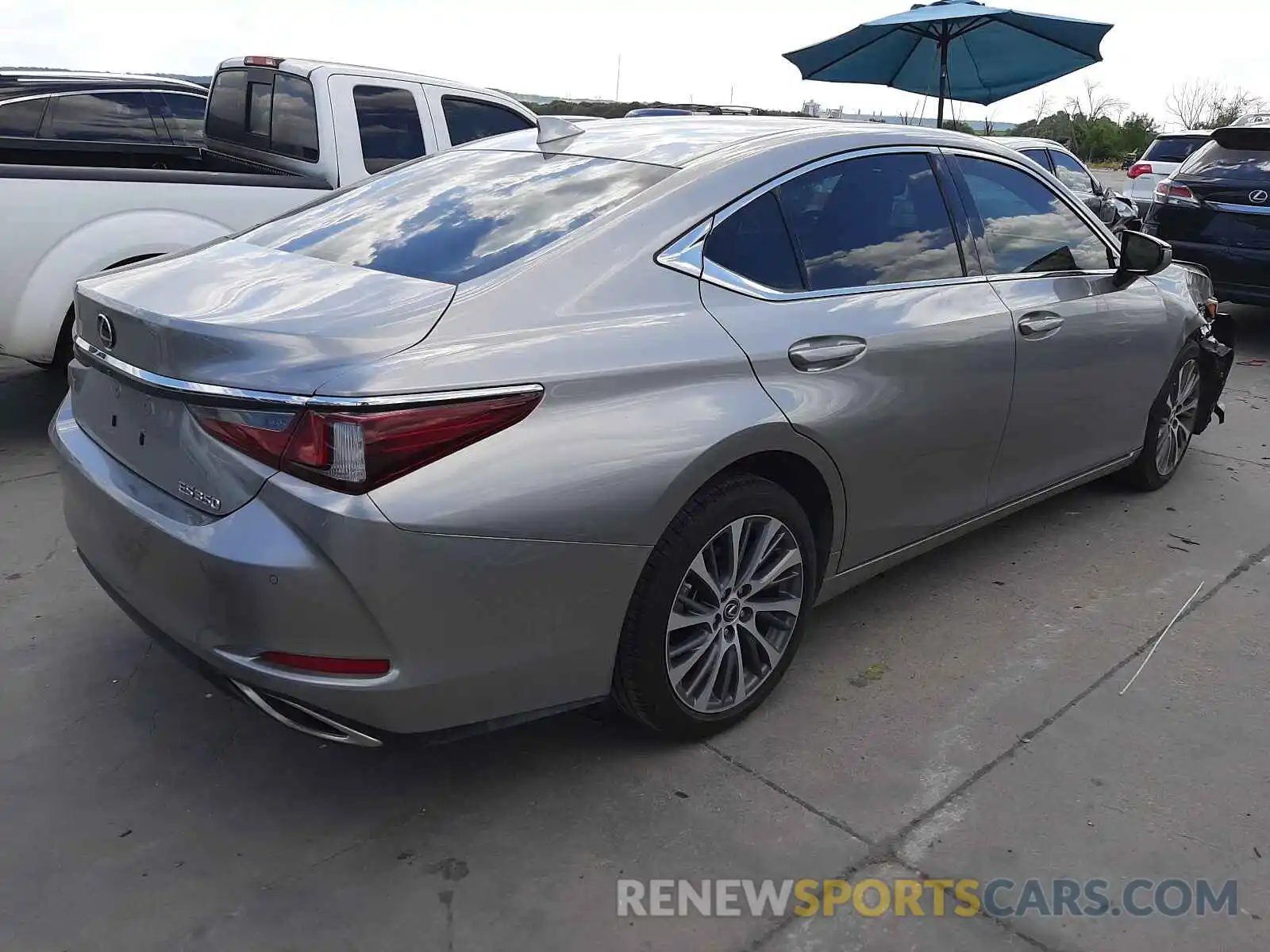 4 Photograph of a damaged car 58ABZ1B16KU040819 LEXUS ES350 2019