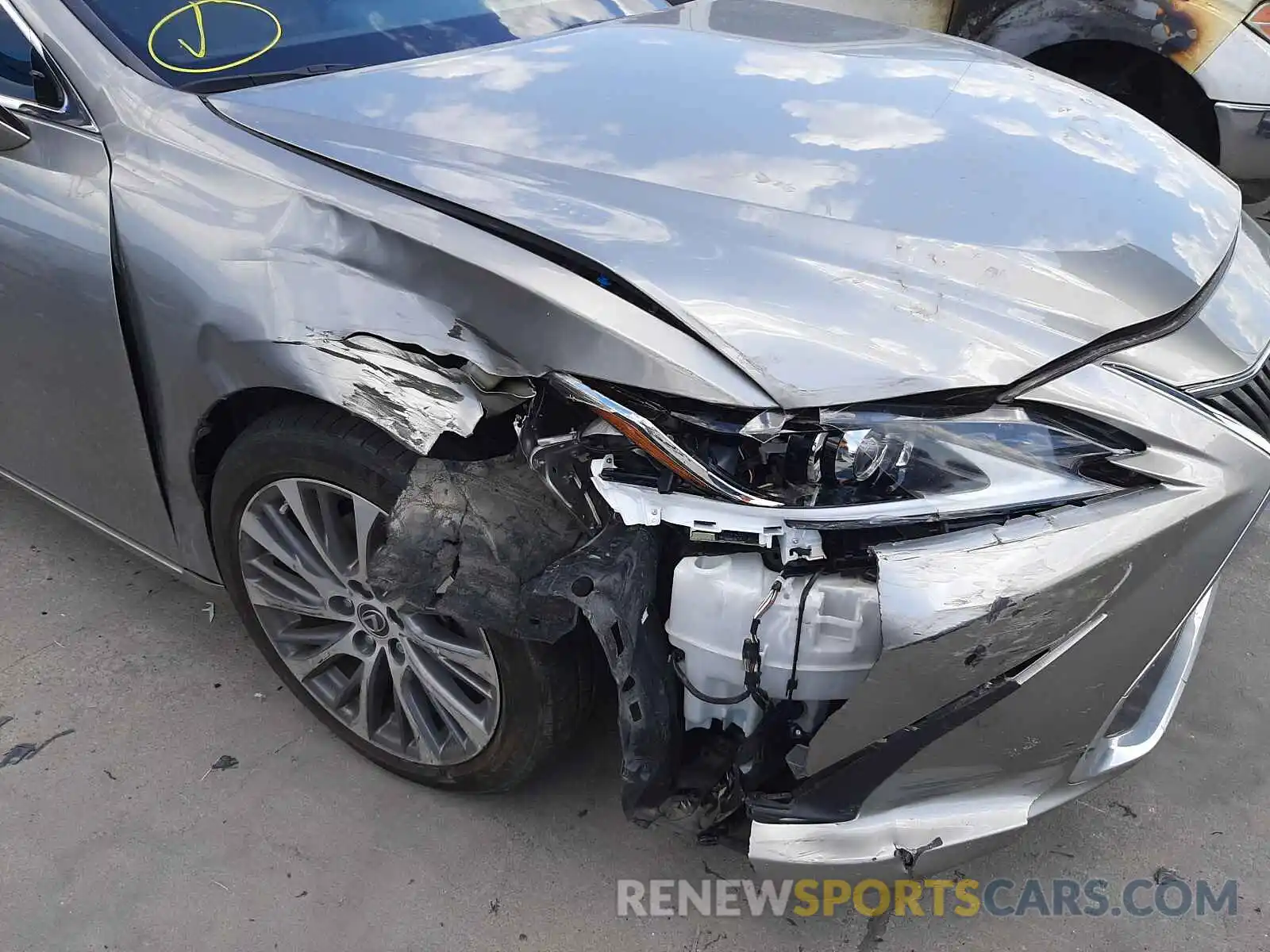 9 Photograph of a damaged car 58ABZ1B16KU040819 LEXUS ES350 2019