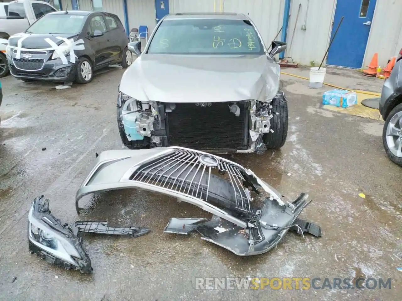 9 Photograph of a damaged car 58ABZ1B16KU042490 LEXUS ES350 2019