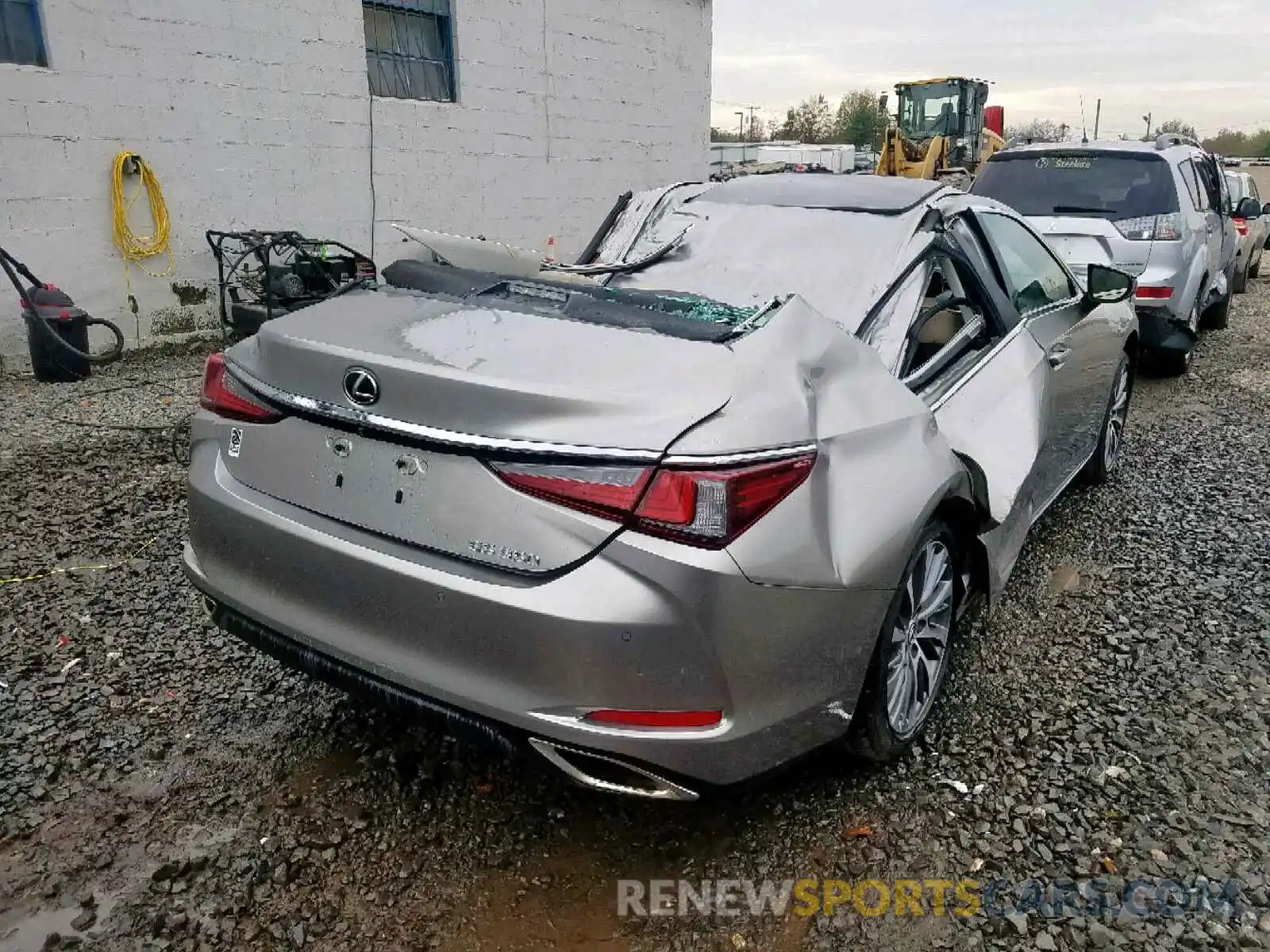 4 Photograph of a damaged car 58ABZ1B16KU044031 LEXUS ES350 2019