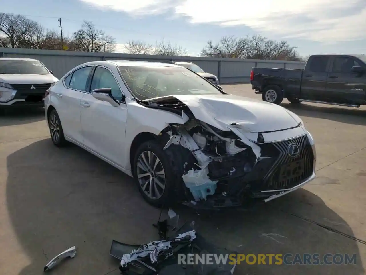 1 Photograph of a damaged car 58ABZ1B16KU045664 LEXUS ES350 2019