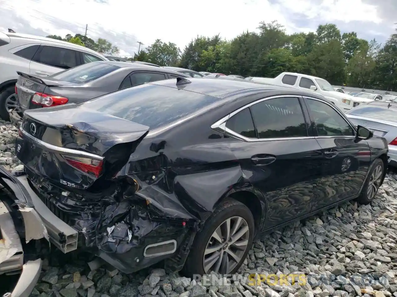 4 Photograph of a damaged car 58ABZ1B16KU045874 LEXUS ES350 2019