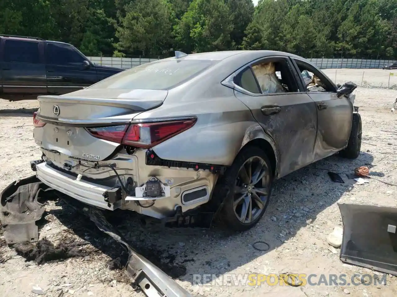 4 Photograph of a damaged car 58ABZ1B16KU049634 LEXUS ES350 2019