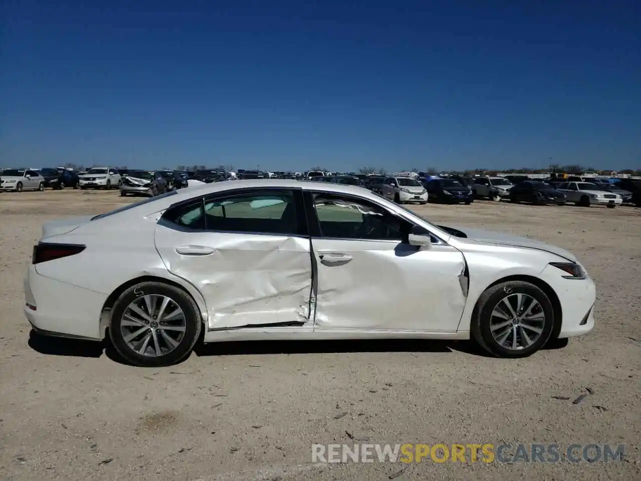 9 Photograph of a damaged car 58ABZ1B17KU002340 LEXUS ES350 2019