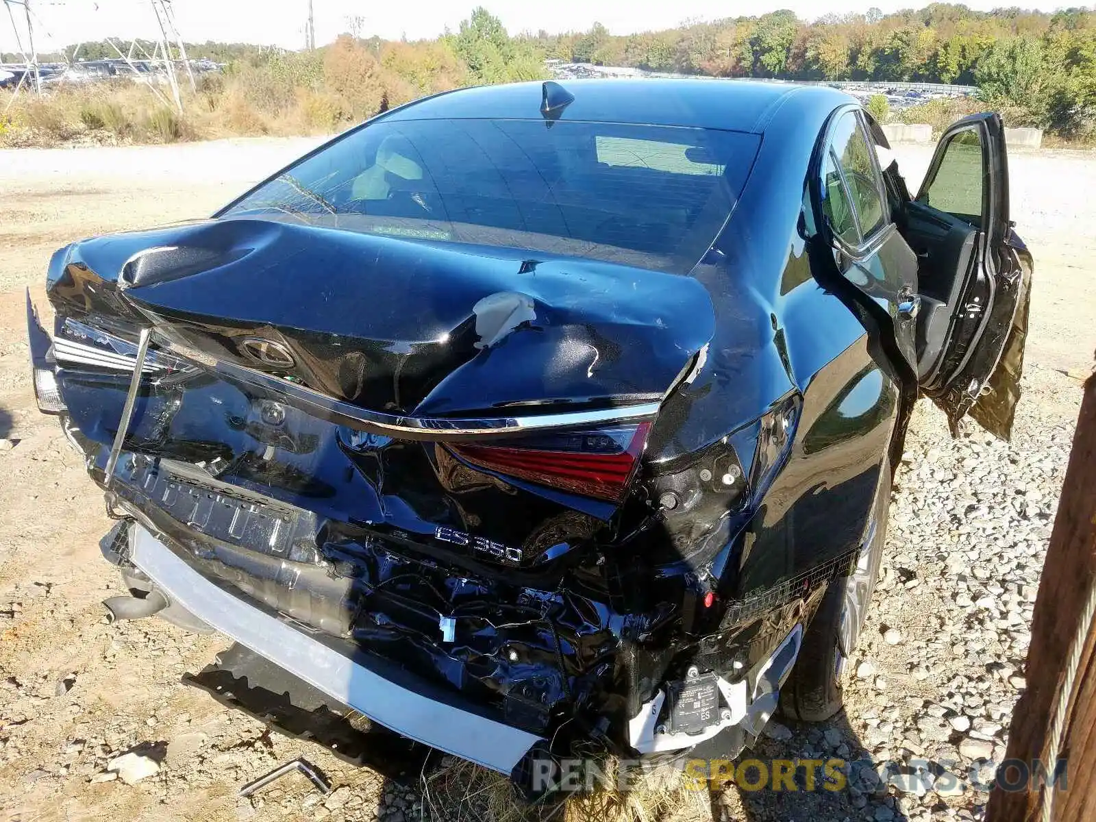 4 Photograph of a damaged car 58ABZ1B17KU005870 LEXUS ES350 2019