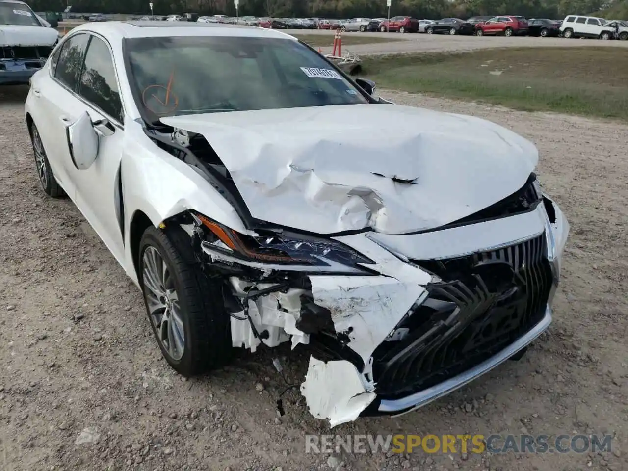 9 Photograph of a damaged car 58ABZ1B17KU010342 LEXUS ES350 2019