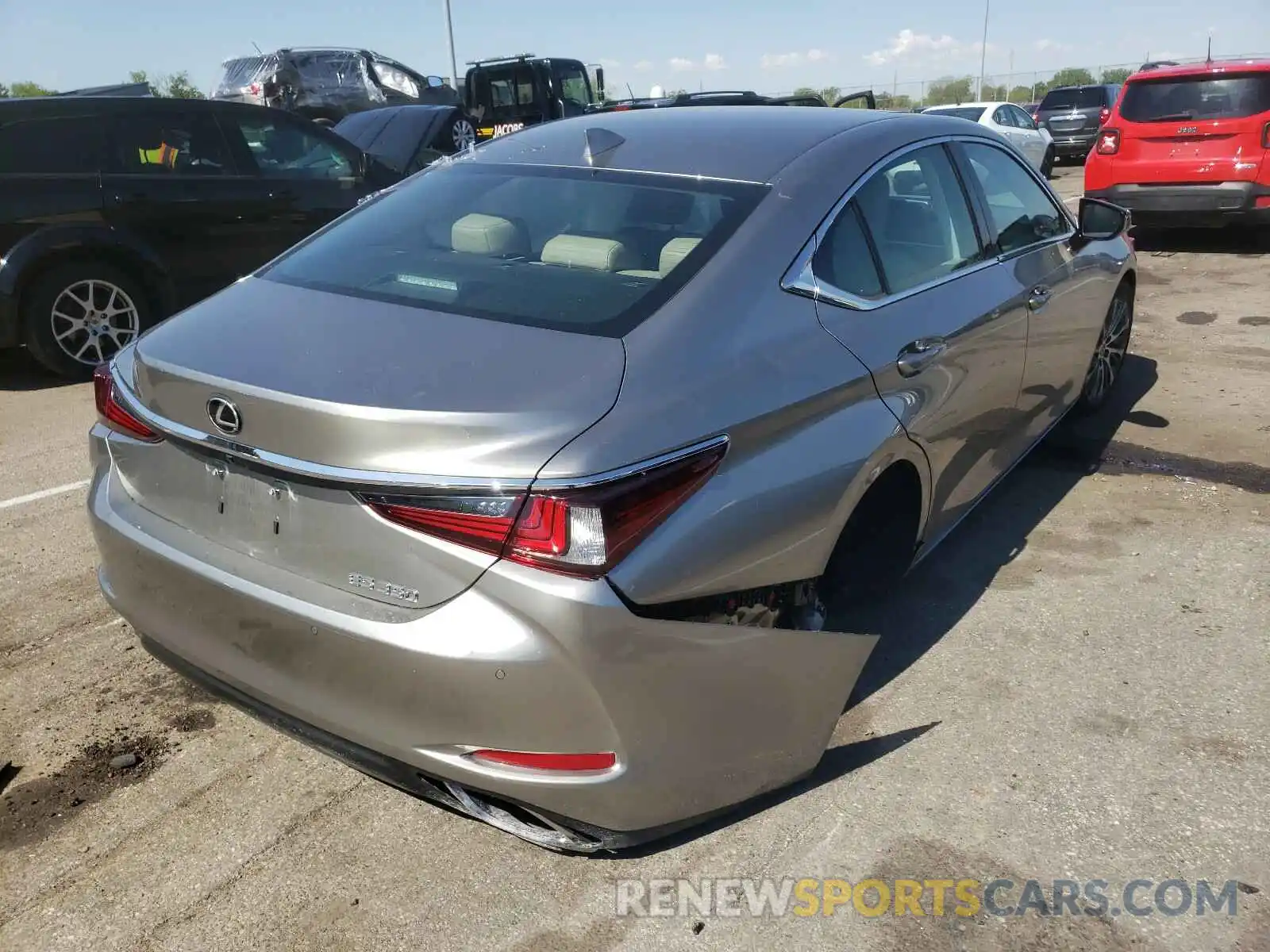 4 Photograph of a damaged car 58ABZ1B17KU014598 LEXUS ES350 2019