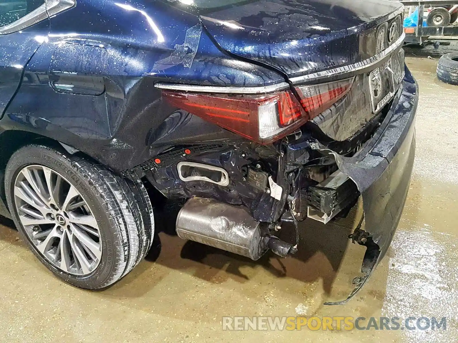 9 Photograph of a damaged car 58ABZ1B17KU015055 LEXUS ES350 2019