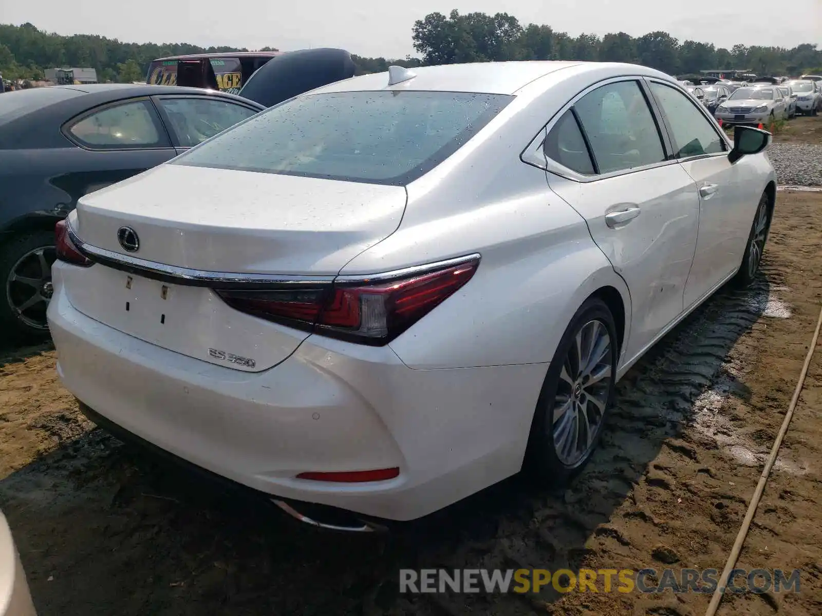 4 Photograph of a damaged car 58ABZ1B17KU015203 LEXUS ES350 2019